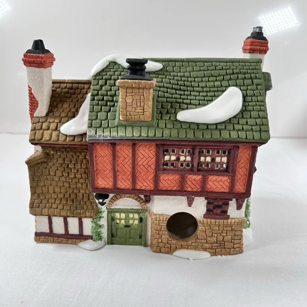Dept 56 RUTH MARION SCOTCH WOOLENS Limited Ed 1989 Dickens 55859 Lighted EUC
